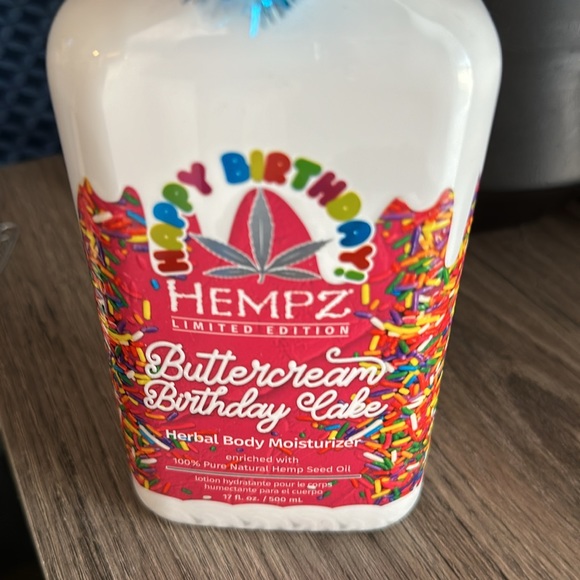 Hempz buttercream, birthday cake moisturizer - Picture 2 of 4
